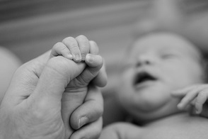 ojcostwo Kto najczęściej sprawdza ojcostwo, Czy dziadkowie mogą sprawdzić ojcostwo, Jaki jest koszt sprawdzenia ojcostwa, Jak długo trzeba czekać, żeby sprawdzić ojcostwo