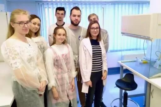 zdjecia ze studentami