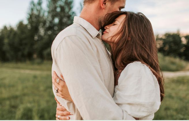 Para tuli się do siebie, wspierają się, czują ulgę, wprowadzenei do badania Fertiscan - diagnostyka niepłodności i po poronieniach